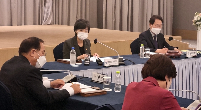  17개 시‧도교육감들과 박순애 교육부장관이 간담회를 가지고 있다. (사진=연합뉴스 제공)