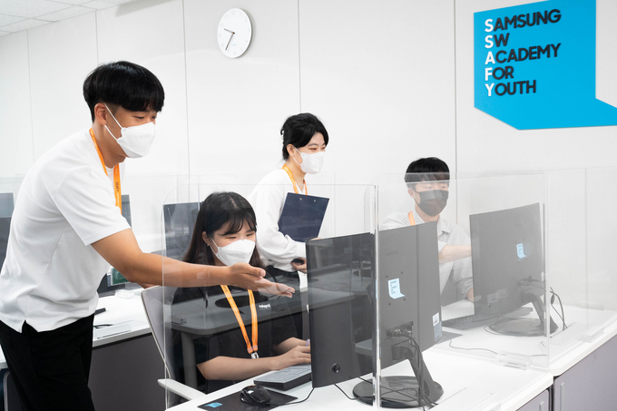 서울 강남구에 위치한 SSAFY 서울캠퍼스에서 SSAFY 8기 교육생들이 수업에 참여하고 있다. (사진=삼성 제공)