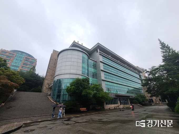 수원대학교 내 종합강의동 전경. (사진=임석규 기자)