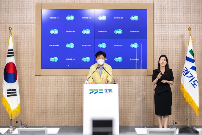 류영철 경기도 보건건강국장은 14일 경기도청에서 코로나19 재유행 관련 기자회견을 했다. (사진=경기도 제공)
