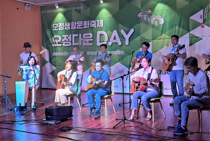 지난 6월 열린 오정다운데이 행사. 지역 생활문화단체 '아기세'의 공연 모습. (사진=부천문화재단 제공)