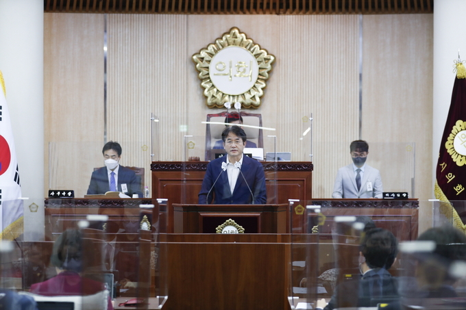 이동환 고양특례시장이 고양시의회 임시회에서 취임 후 첫 시정연설을 하고 있다.(사진=고양시 제공)