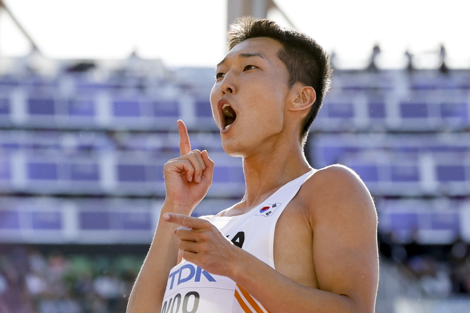 우상혁이 19일(한국시간) 미국 오리건주 유진 헤이워드 필드에서 열린 세계선수권대회 남자 높이뛰기 결선에서 바를 넘은 뒤 세리머니를 하고 있다. (사진=연합뉴스)
