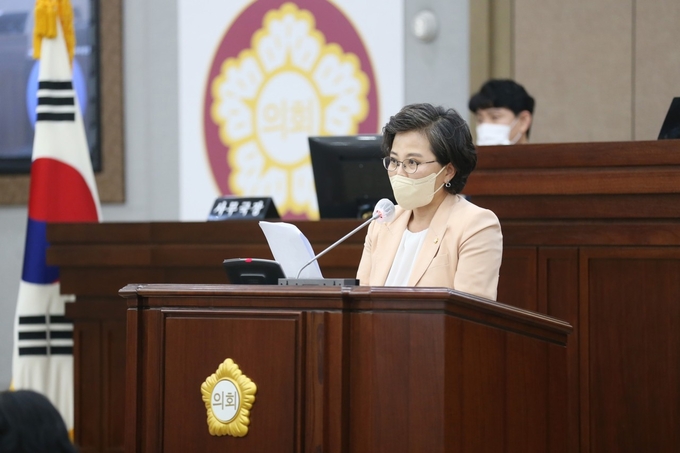 5분 자유발언 중인 김미경 수원특례시의회 의원