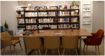 어수정 작은도서관 동아리실.(사진=동두천시 제공)