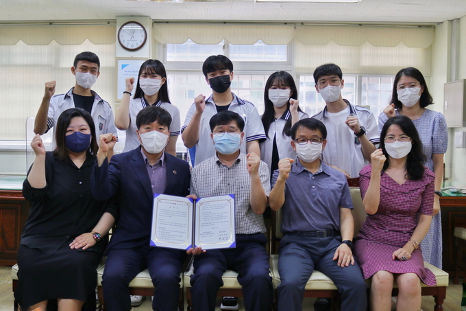 제암리3·1운동순국기념관과 화성고등학교가 20일 오전 10시 화성고등학교에서 업무협약을 체결했다. (사진=화성문화재단 제공)