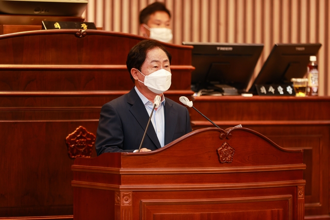 주광덕 남양주시장이 시의회에서 시정연설을 통해 민선 8기 ‘남양주 슈퍼성장시대’의 비전을 밝히고 있다.(사진=남양주시 제공)