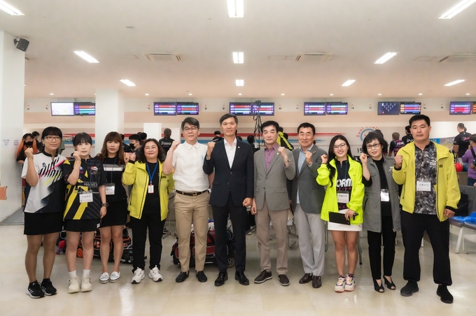 남양주시의회(는 지난 24일‘제4회 남양주시의회 의장기 볼링 대회’를 성황리에 마쳤다.(사진=남양주시의회 제공)