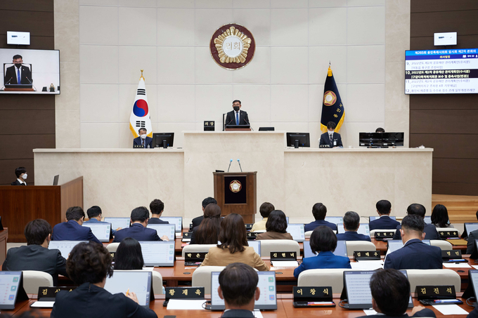 용인시의회는 26일 본회의장에서 제2차 본회의를 열고 제265회 임시회를 마무리했다.(사진=용인시의회 제공)