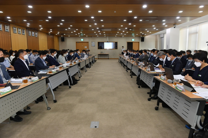 신상진 시장이 간부회의를 주재하고 있다. (사진=성남시 제공)