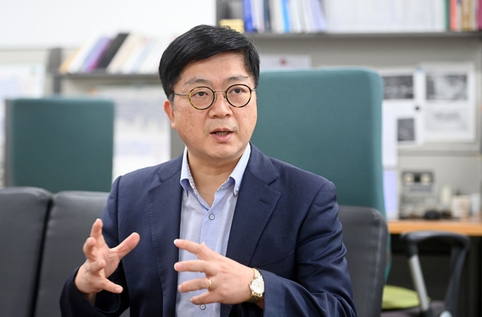26일 오후 인천시청 기자실에서 안영규 행정부시장이 기자들 질문에 답하고 있다. ( 사진 = 인천시 제공 )