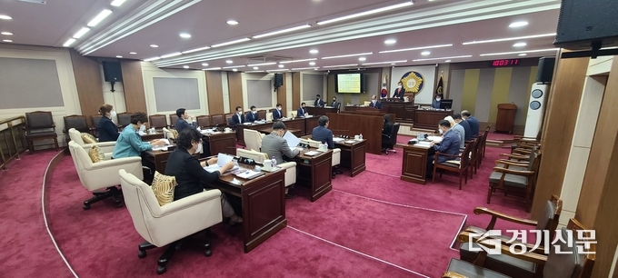 포천시의회 제165회 임시회 6차 본회의가 열리고 있다. (사진=문석완 기자)