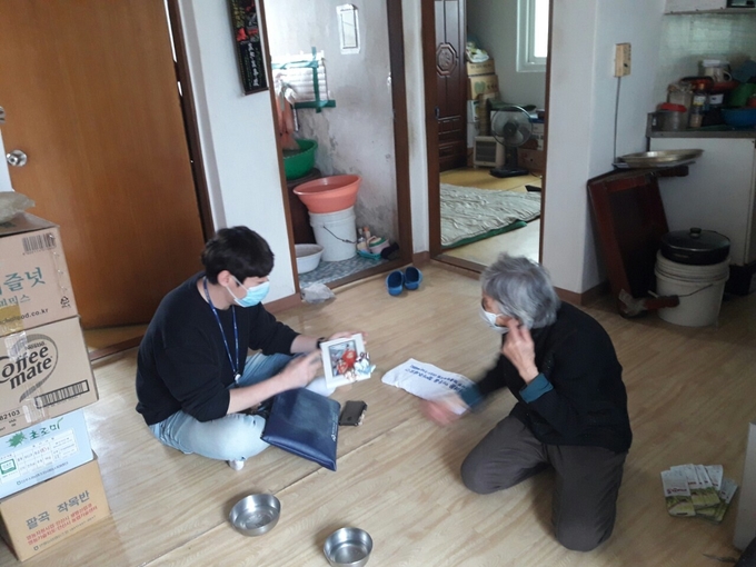 동 맞춤형복지팀 가정 방문 상담.(사진=시흥시 제공)