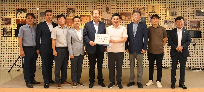 박형덕 동두천시장과 원희룡 국토교통부장관이 동두천시 주요 현안을 논의하는 시간을 가졌다.(사진=동두천시 제공)
