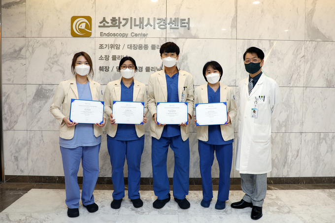 성빈센트병원 소화기내과 2022년 국제소화기내시경네트워크 학술대회 수상자들. (사진=성빈센트병원 제공)