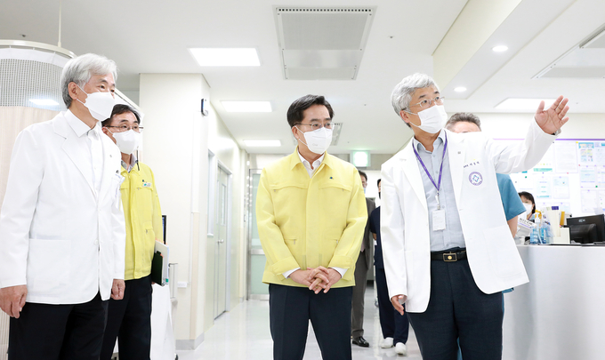김동연 경기도지사가 1일 오전 성남시의료원을 방문해 현장점검했다. (사진=경기도 제공)
