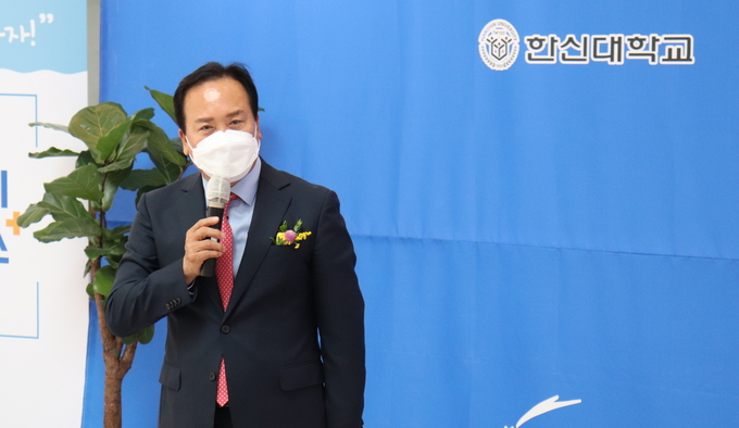 이권재 오산시장이 축사를 하고 있다.(사진=한신대학교 제공)