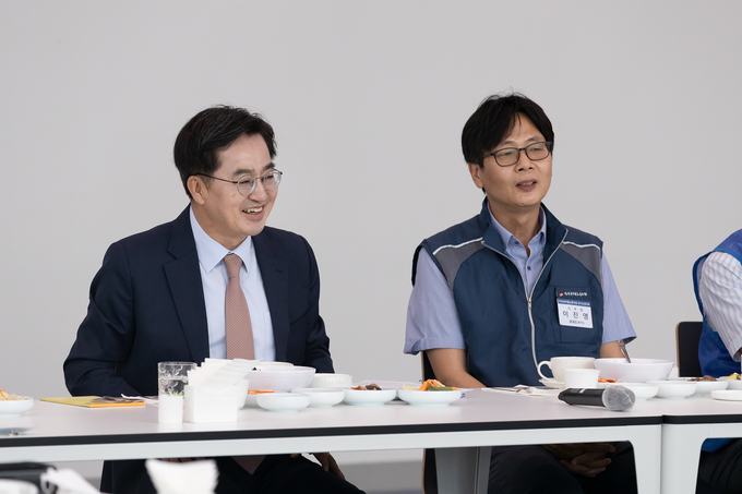 김동연 경기도지사는 2일 경기도청 다목적홀에서 경기도청 3개 공무원노동조합 임원진과 오찬을 가졌다. (사진=경기도 제공)