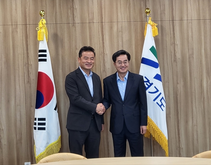 임종성 의원은 3일 오전 경기도청 도지사실에서 김동연 경기도지사와 20여 분간 비공개 회동을 진행했다. (사진=김혜진 기자)