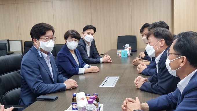 염태영 경기도 경제부지사 내정자가 3일 경기도의회 더불어민주당을 방문했다. (사진=허수빈 기자)