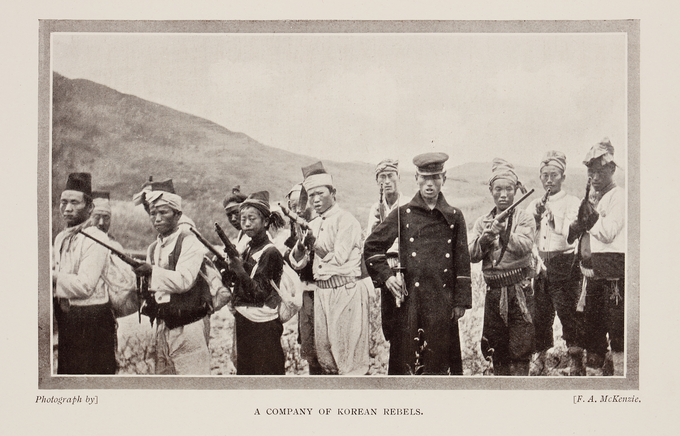 1907년 매켄지가 양평에서 찍은 의병 사진. (사진=경기도박물관 제공)