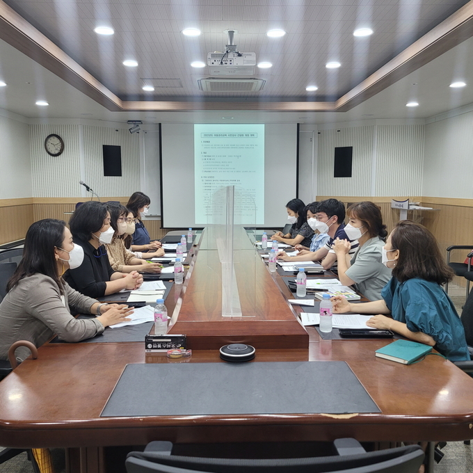 시흥시가 지난 8일 시청에서 아동권리교육 활성화를 위한 간담회를 가졌다.(사진=시흥시 제공)