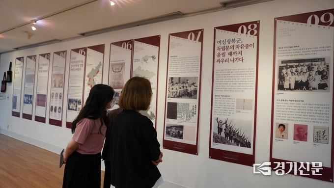 수원도시공사 가족여성회관은 10일부터 9월 8일까지 ‘동시대를 살아간 용감한 여성전’을 기획 선보였다. (사진=정창규 기자)