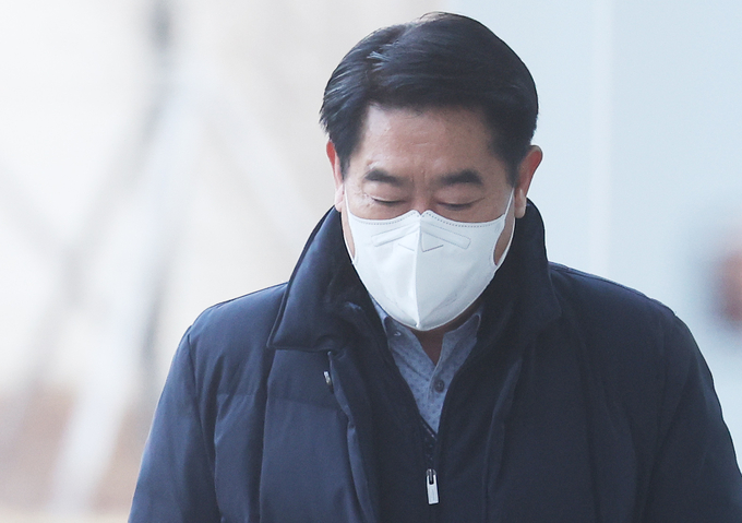지난 1월 수원지방법원에서 열린 영장실질심사에 출석한 최윤길 전 성남시의장. (사진=연합뉴스 제공)