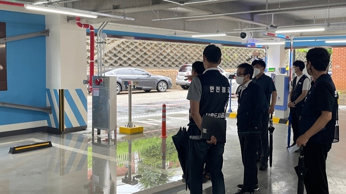 정동선 시흥도시공사 사장은 폭우 대비 시설물 특별안전점검을 실시했다.(사진=시흥도시공사 제공)