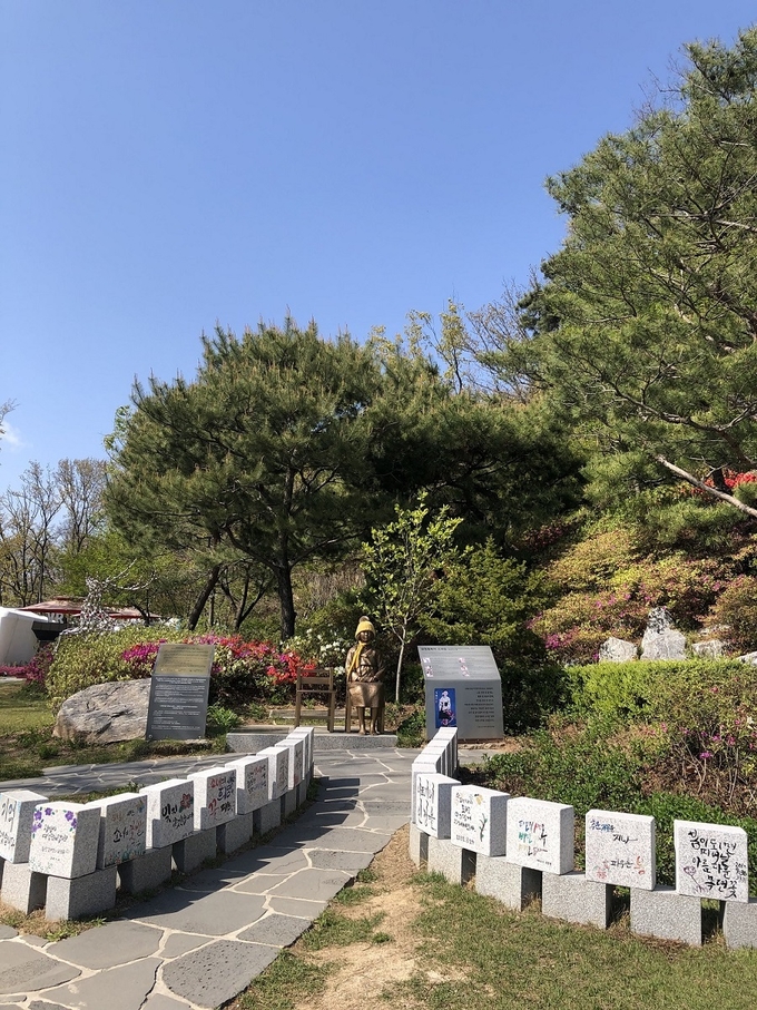 광명동굴 평화의 소녀상.(사진=광명도시공사 제공)