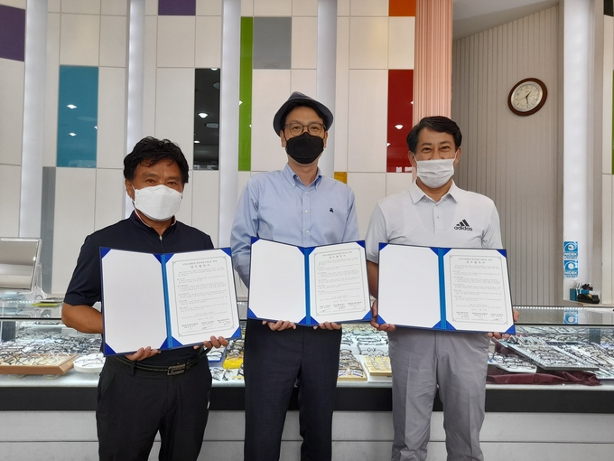 드림안경 오산운암점 저소득 아동 안경 지원 업무협약 체결(사진= 대원동 지역사회보장협의체 제공)