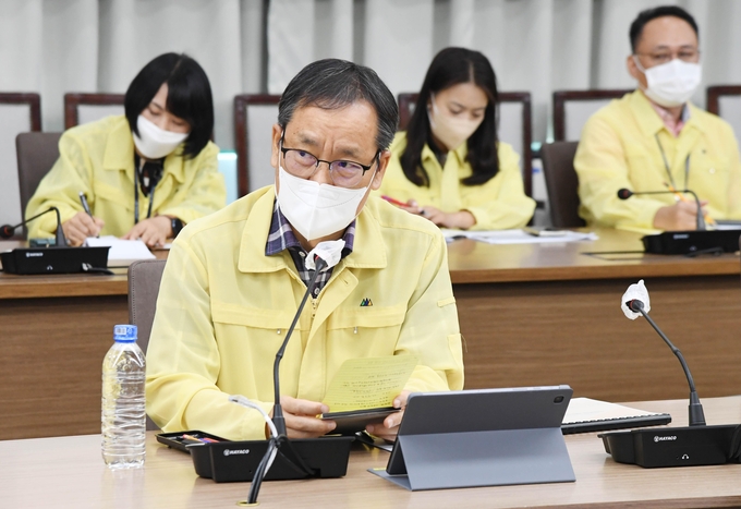 이소춘 시흥시부시장은 지난 11일 오후 열린 경기도 호우피해관련 긴급대책회의에서 피해를 입은 시민의 일상이 회복되는 것이 가장 중요하다며 빠른 피해 복구를 주문했다.(사진=시흥시 제공)