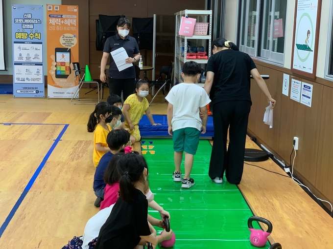 화성도시공시가 어린이들의 올바른 성장을 돕기위해 시범운영하고 있는 유아기 체력인증 서비스를 운영하고 있다.(사진제공/화성도시공사) 