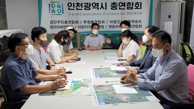 인천시총연합회가 지난 11일 영종 사무실에서 임시총회를 열고 현안을 논의하고 있다. ( 사진 = 인천총연 제공 )