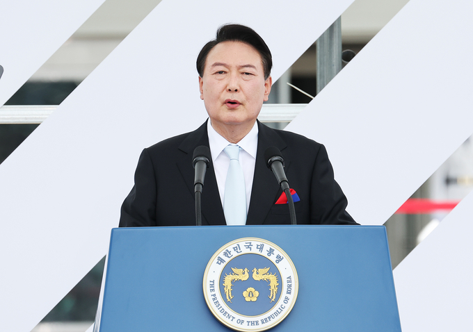  윤석열 대통령이 15일 서울 용산 대통령실 청사 잔디마당에서 열린 제77주년 광복절 경축식에서 경축사를 하고 있다. (사진=연합뉴스)
