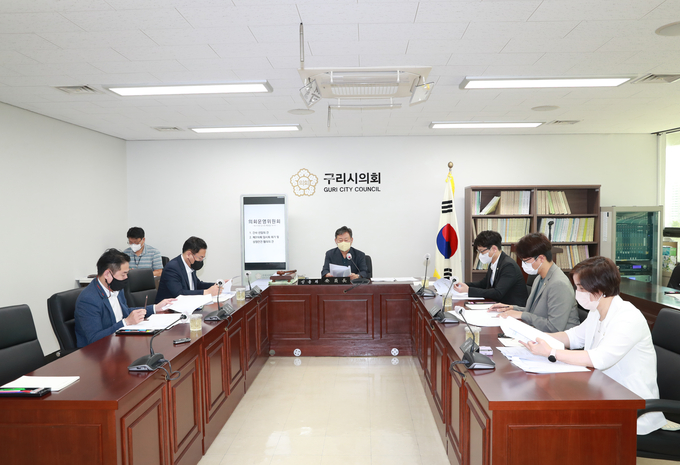 구리시의회는 16일 오전, 제9대 첫 운영위원회를 개최해 제316회 임시회를 오는 23~24일까지 열기로 하고 상정 안건 13건도 협의해 의결했다.(사진=구리시의회 제공)