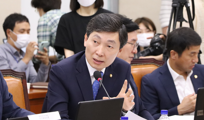 법률소비자연맹이 선정하는 21대 국회 2차년도 국회의원 헌정대상을 수상한 더불어민주당 김민철 의원. (사진=경기신문 DB)
