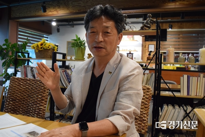 이주현 수원평화나비 상임대표가 일제강점기 일본군 위안부 문제에 대해 설명하고 있다. (사진=임석규 기자)