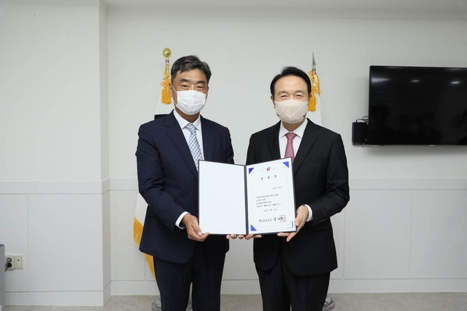  경기도교육청이 지난 17일 전문성 갖춘 정진민 감사관을 임명했다. (사진=경기도교육청 제공)