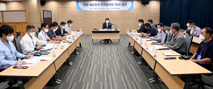18일 오후 인천시청 영상회의실에서 열린 '인천 해상풍력 민관협의회 제1차 회의'에서 안영규 행정부시장이 인사말을 하고 있다. ( 사진 = 인천시 제공 )