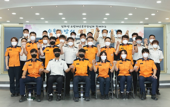남화영 경기도소방재난본부장이 지난 19일 수원소방서를 방문해 소방대원들과 소통했다. (사진=경기도소방재난본부 제공)