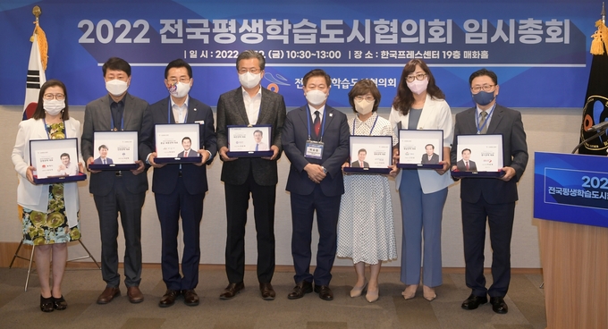 이권재 오산시장 제10대 전국평생학습도시협의회 경기권역 대표 위촉(사진=경기대표 위촉(김능식 부시장) /오산시 제공