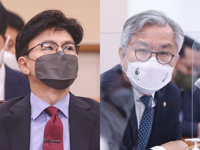 한동훈 법무부장관(왼쪽)과 법제사법위원회 소속 최강욱 더불어민주당 의원. (사진=자료사진/연합뉴스 제공)