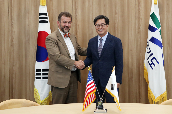 김동연 경기도지사는 22일 챕 피터슨(Chap Petersen) 미국 버지니아 상원의원을 접견했다. (사진=경기도 제공)