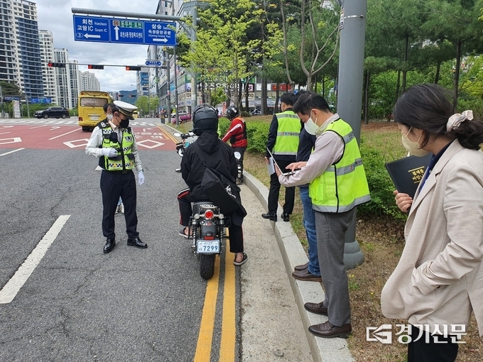 양주경찰서는 지속적인 소음공해 요인으로 지적받는 불법튜닝 이륜차에 대한 단속을 실시했다. (사진=이호민 기자)