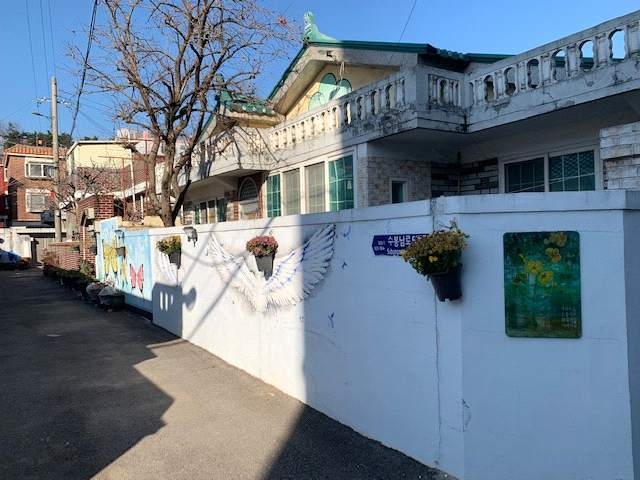 미추홀구 수봉로의 더불어마을 모습. ( 사진 = 인천시 제공 )