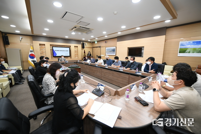 포천시의회가 포천예총 관계자와 간담회를 하고 있다. (사진=포천시의회 제공)
