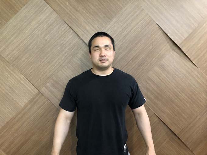 김남오 선수가 인터뷰 후 기념촬영을 하고 있다. ( 사진 = 박소영 기자 )