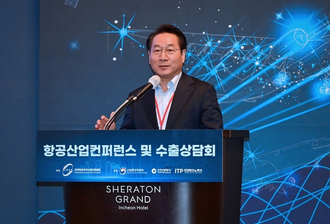 24일 쉐라톤 그랜드 인천 호텔에서 열린 '항공산업컨퍼런스 및 수출상담회'에서 유정복 인천시장이 축사를 하고 있다. ( 사진 = 인천시 제공 )