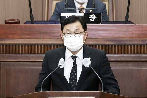김종혁 의원이지난 26일 제219회 임시회 1차 본회의에서 5분 자유발언을 하고 있다 .(사진= 김포시의회 제공)